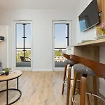 Ξενοδοχείο με διαμερίσματα Wola Business Kasprzaka By Renters 4*