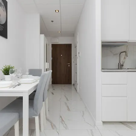 Wola Business Kasprzaka By Renters 4* Варшава